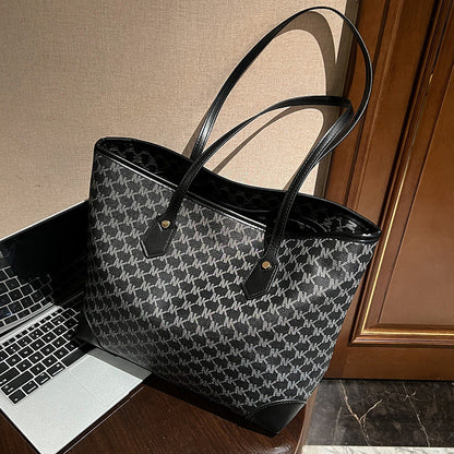 Large capacity tote bag