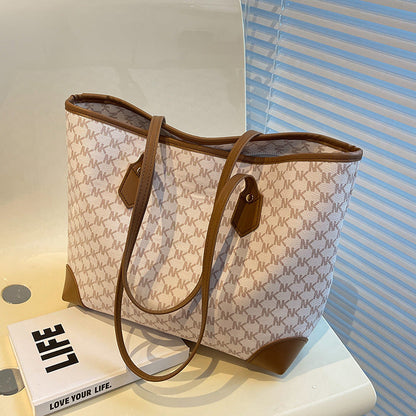 Large capacity tote bag